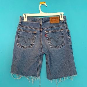 LEVI 550 DENIM CUT OFFS